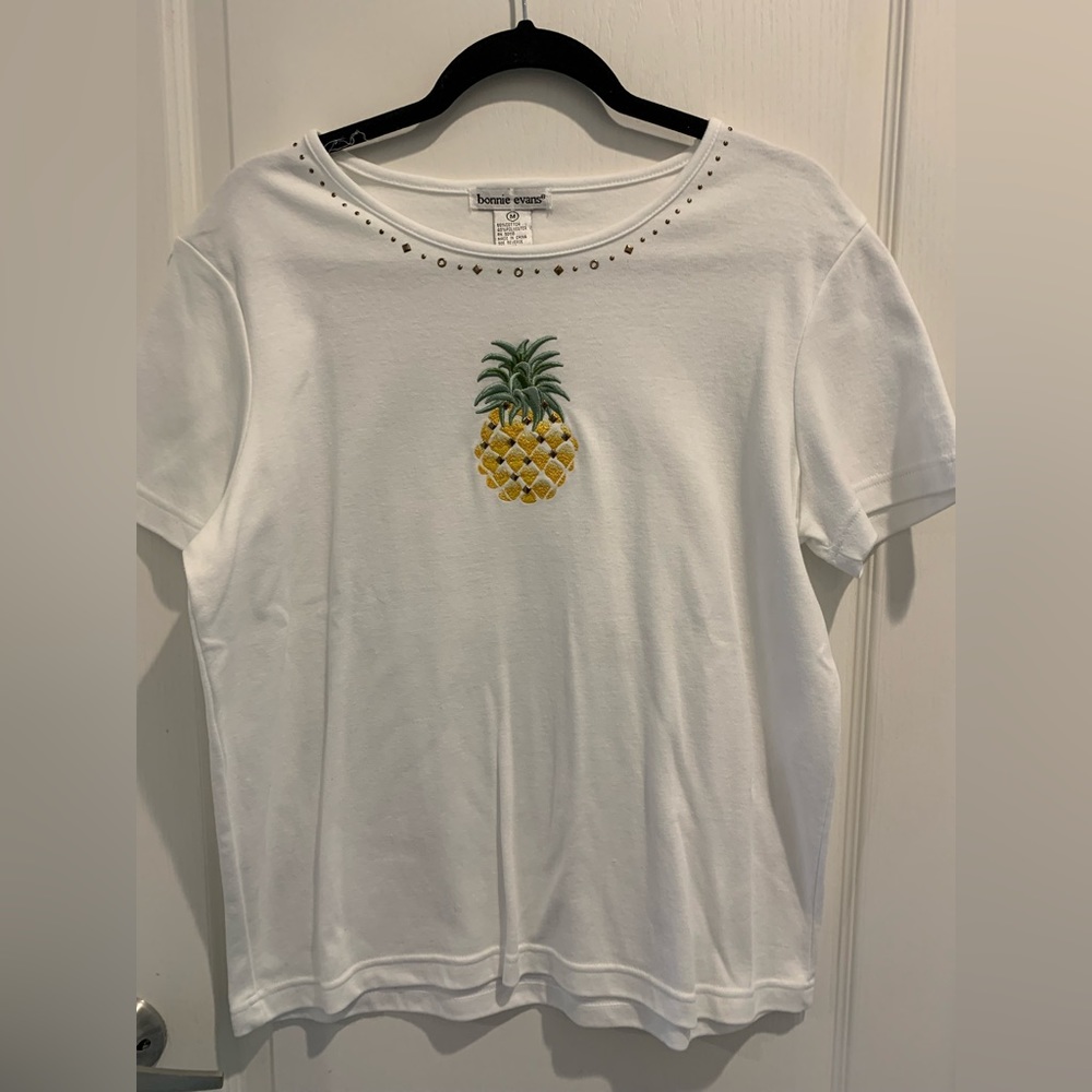 Bonnie Evans Medium Pineapple Embroidered Tshirt White Summer Vacation Casual